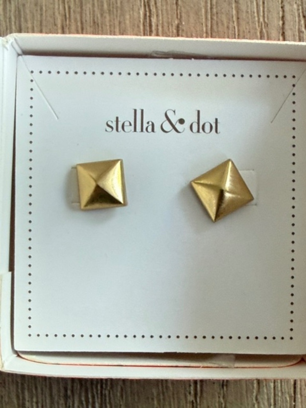 Stella & Dot Gold Cleopatra Pyramid Stud Earrings NWT